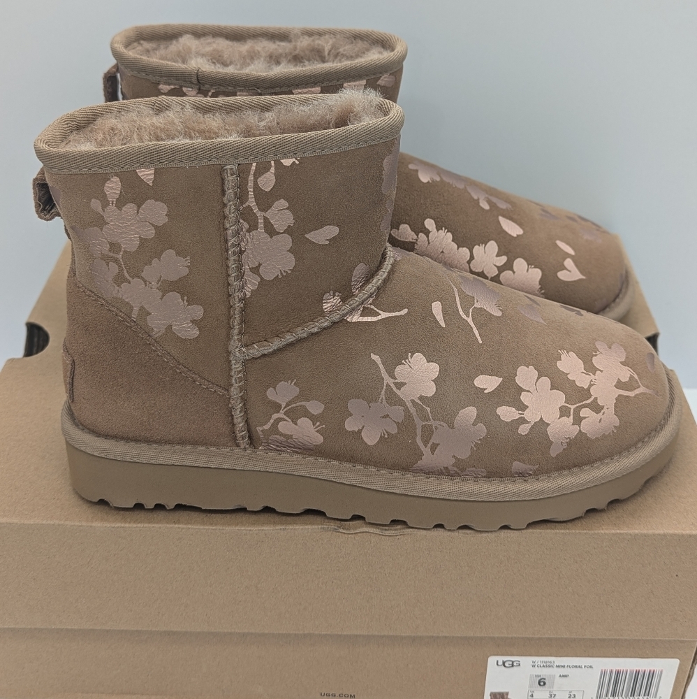 UGGW/1118163W CLASSIC MINI FLORAL FOIL SIZE 6.0
